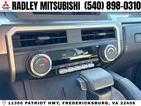 Used 2025 Toyota Tacoma SR5 AWD/4WD image 10