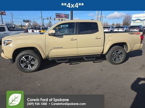 Used 2016 Toyota Tacoma TRD Sport image 2