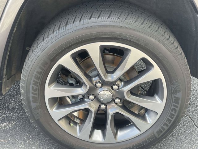 Used 2017 Jeep Grand Cherokee Overland AWD/4WD image 11