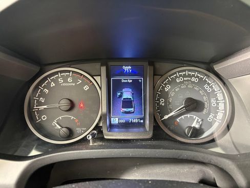 Used 2018 Toyota Tacoma TRD Sport w/ Technology Package AWD/4WD image 16