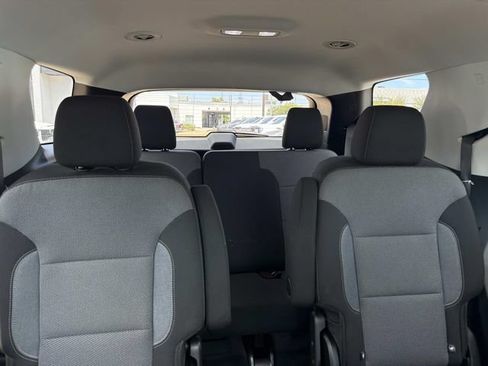Used 2020 Chevrolet Traverse LT FWD image 12