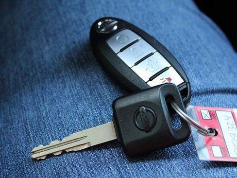 Used 2021 Nissan Titan PRO-4X w/ Pro-4x Convenience Package image 25