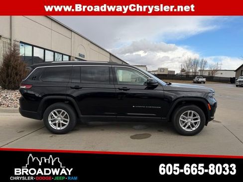 Used 2023 Jeep Grand Cherokee L Laredo image 5