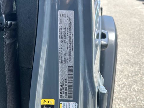 Certified 2026 Jeep Wrangler Unlimited Rubicon AWD/4WD image 10