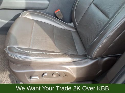 Used 2022 GMC Yukon XL Denali w/ Denali Premium Package image 10