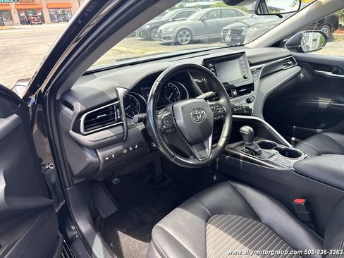 Used 2024 Toyota Camry SE w/ Cold Weather Package FWD image 17