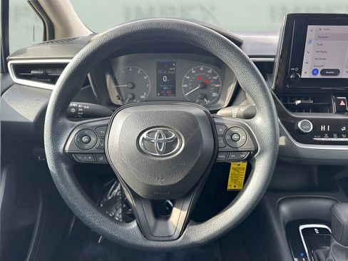 Used 2025 Toyota Corolla LE image 12