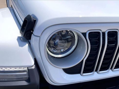 Used 2025 Jeep Wrangler Sahara AWD/4WD image 27