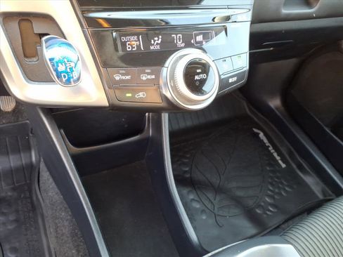 Used 2017 Toyota Prius V Three FWD image 32