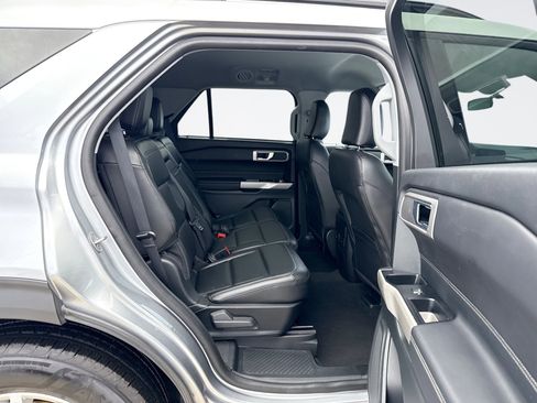 Used 2024 Ford Explorer XLT w/ Equipment Group 202A AWD/4WD image 17