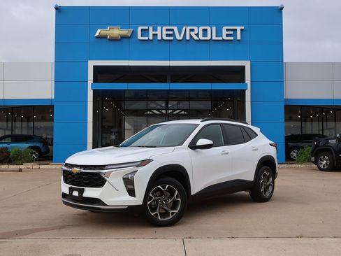 Used 2025 Chevrolet Trax LT w/ LT Convenience Package FWD image 1