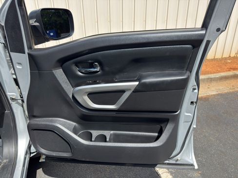 Used 2019 Nissan Titan SV AWD/4WD image 33
