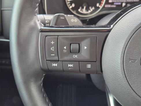 Used 2025 Nissan Pathfinder SL FWD image 12