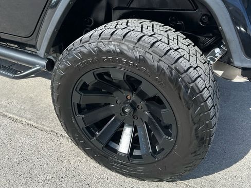 Used 2018 Jeep Wrangler Unlimited Sahara image 10