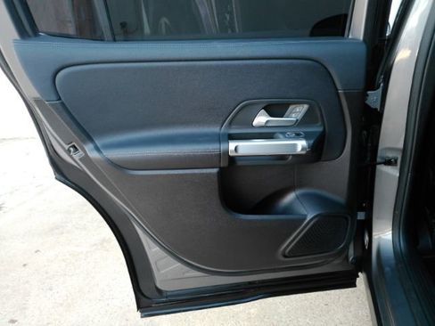 Used 2020 Mercedes-Benz GLB 250 w/ Premium Package image 21