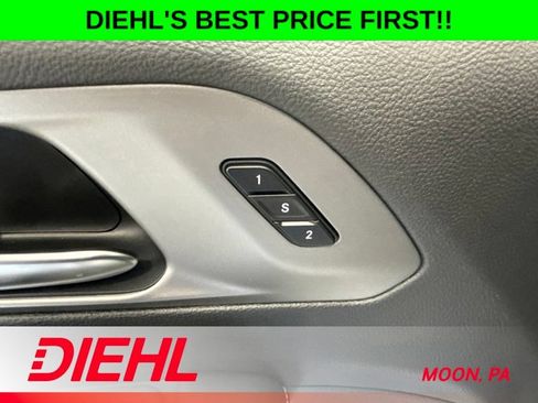 New 2027 Chrysler Pacifica Select FWD image 27