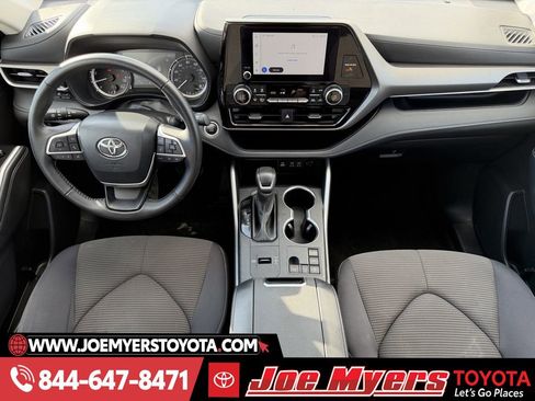 Used 2025 Toyota Highlander LE image 13