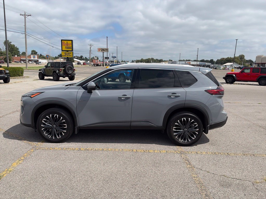 Used 2025 Nissan Rogue SL w/ Tech Package AWD/4WD image 3