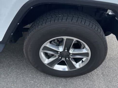 Used 2022 Jeep Wrangler Unlimited Sahara image 4