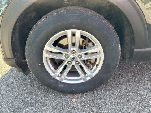 Used 2023 Ford Explorer XLT image 28