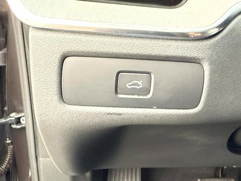 Certified 2025 Volvo XC60 B5 Plus image 30