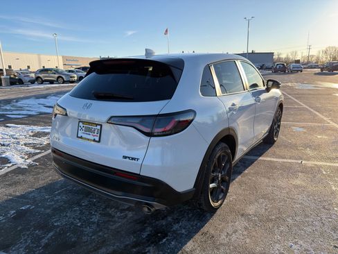 Used 2025 Honda HR-V Sport image 6