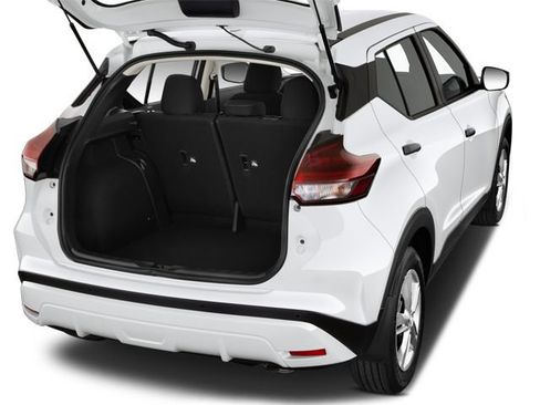 Used 2023 Nissan Kicks SV w/ Interior Electronics Package FWD image 7