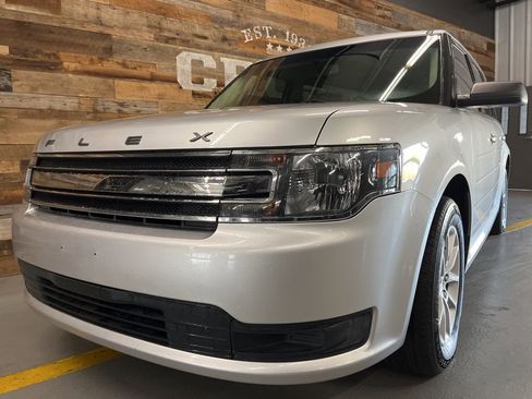 Used 2019 Ford Flex SE FWD image 10