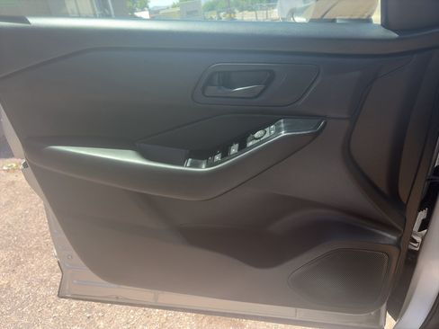 Used 2024 Nissan Rogue S AWD/4WD image 19