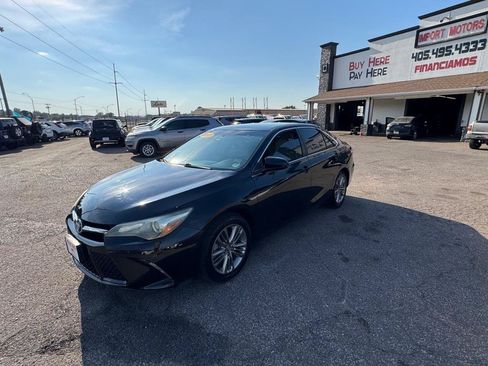 Used 2017 Toyota Camry SE FWD image 1