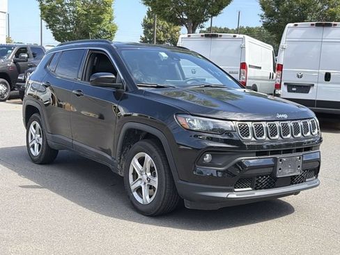 Used 2024 Jeep Compass Latitude AWD/4WD image 6