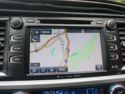 Used 2018 Toyota Highlander XLE FWD image 11
