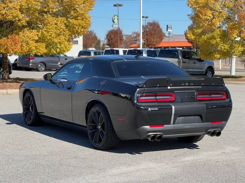 Used 2019 Dodge Challenger R/T Scat Pack w/ Stars & Stripes Edition image 21