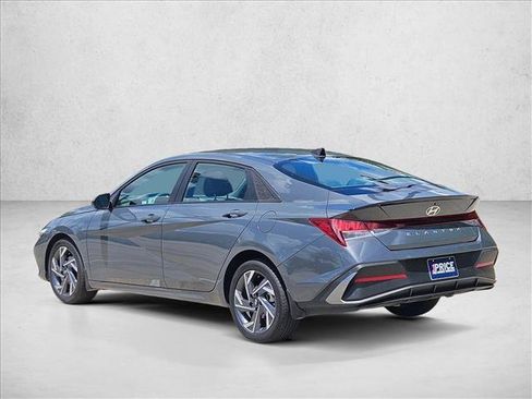 Used 2025 Hyundai Elantra Sport FWD image 7
