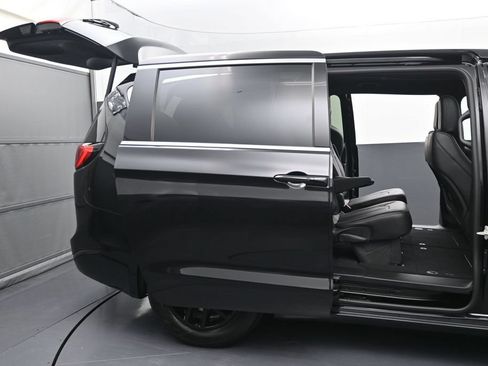 Used 2026 Chrysler Voyager LX FWD image 10