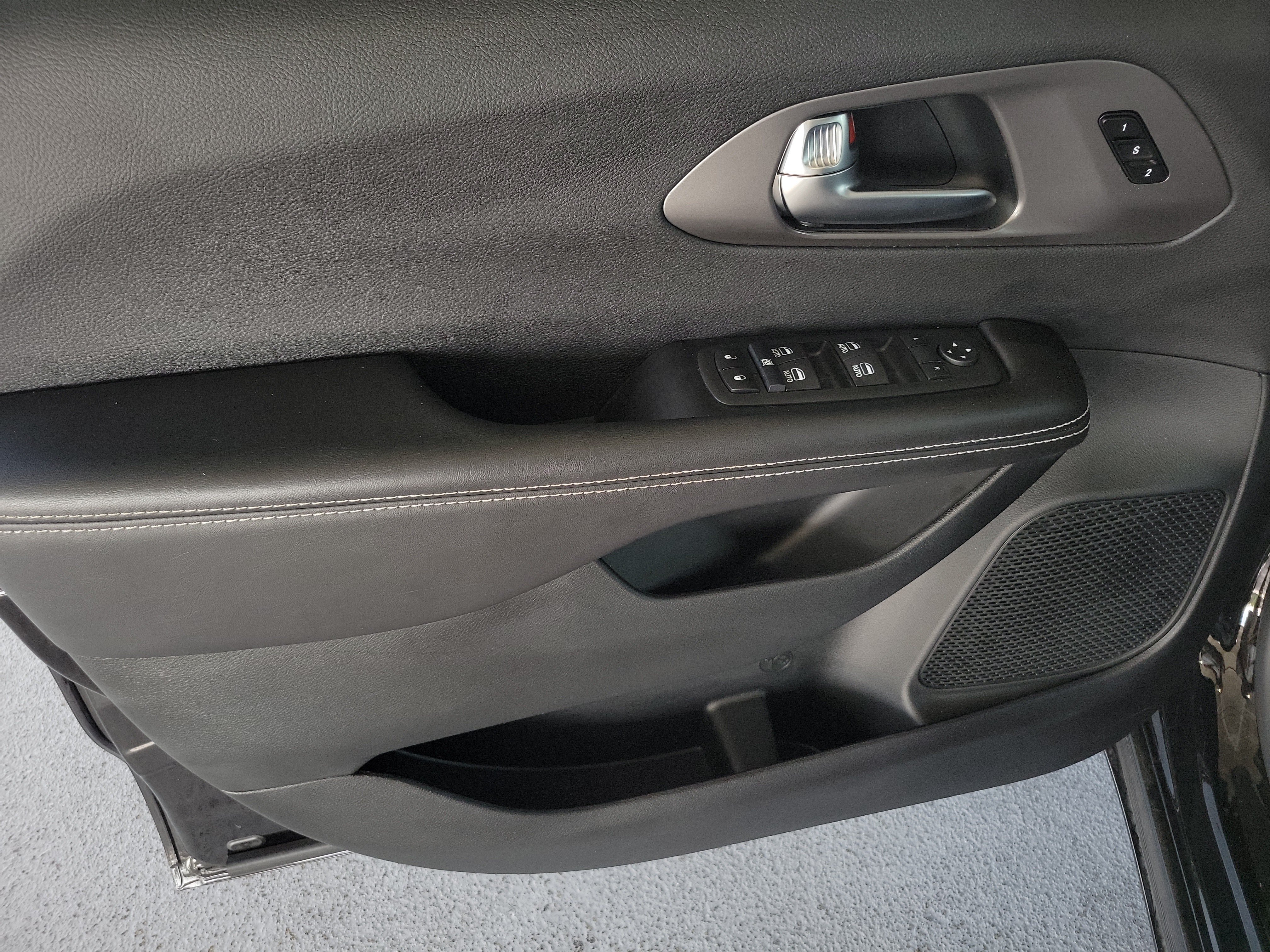 New 2026 Chrysler Pacifica Select FWD image 15