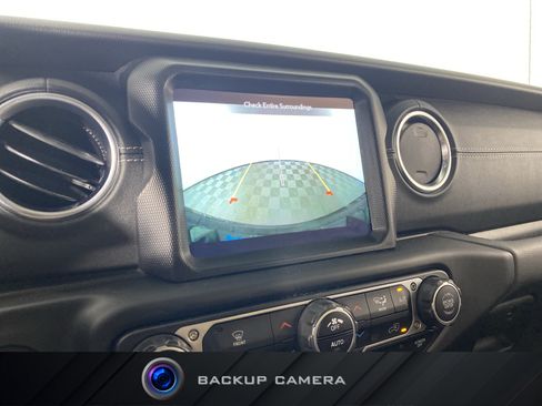 Used 2023 Jeep Wrangler Unlimited Sahara AWD/4WD image 4