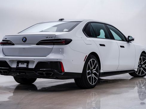 Used 2025 BMW 760i xDrive image 9