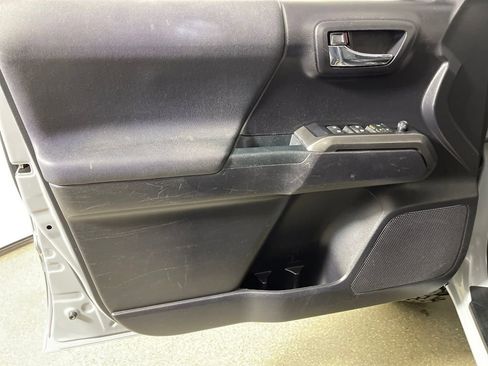 Certified 2020 Toyota Tacoma TRD Off-Road w/ Technology Package image 17