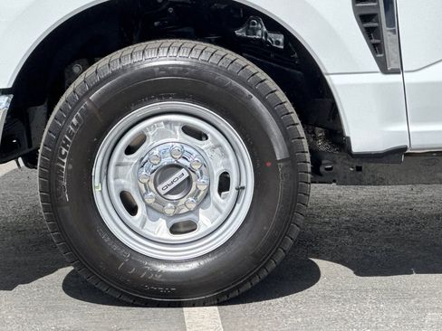 New 2026 Ford F250 XL w/ XL Chrome Package RWD image 21
