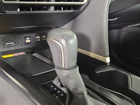 Used 2025 Toyota Camry SE image 19