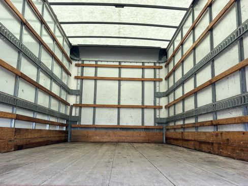Used 2021 Isuzu NPR RWD image 22