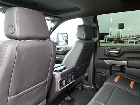 Used 2022 GMC Sierra 2500 AT4 w/ AT4 Premium Plus Package image 9