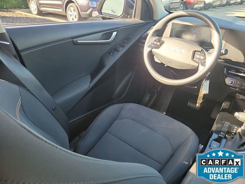 Used 2023 Kia Niro LX image 18