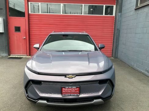 Used 2025 Chevrolet Equinox EV LT w/ Convenience Package II FWD image 7