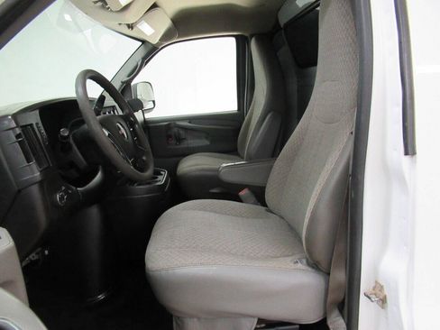 Used 2014 GMC Savana 3500 Extended RWD image 6