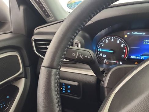 Used 2023 Ford Explorer XLT w/ Equipment Group 202A AWD/4WD image 18