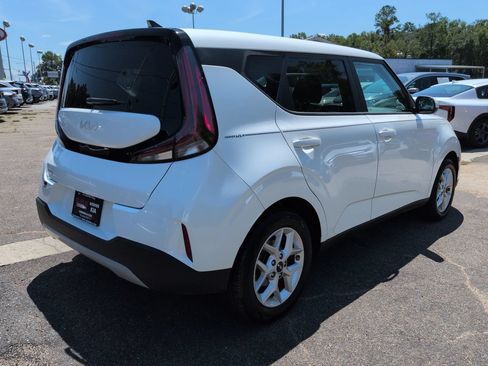 Certified 2023 Kia Soul LX w/ LX Technology Package FWD image 5