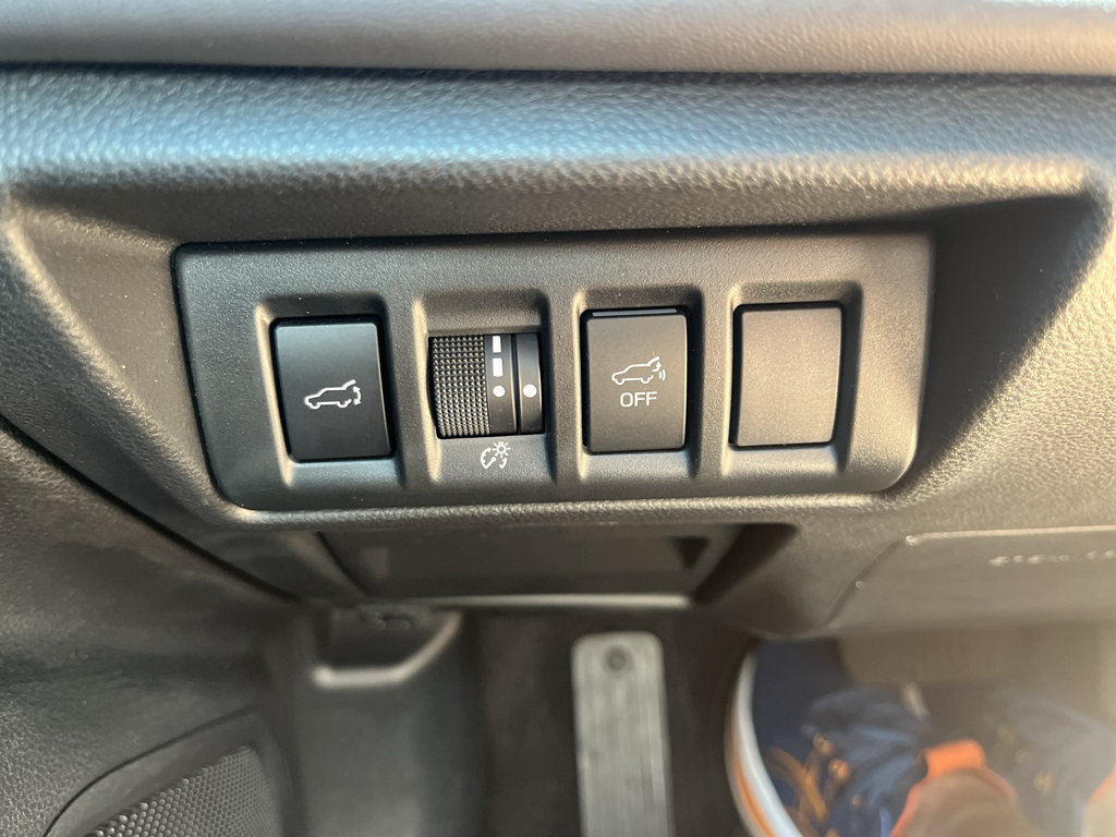 Used 2025 Subaru Outback Limited AWD/4WD image 14