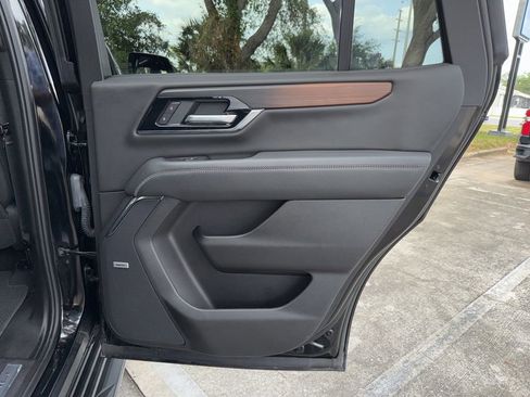 Used 2025 GMC Yukon Denali AWD/4WD image 27